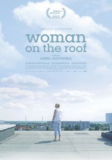 Женщина на крыше, 2022