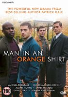 Человек в оранжевой футболке